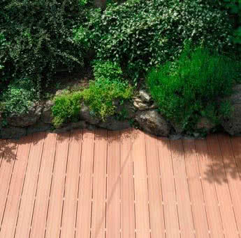 Deska Terradeck w ogrodzie