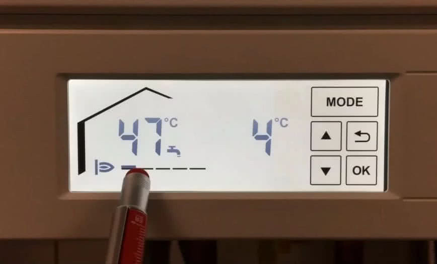 Nastawa temperatury cwu oraz stopień modulacji palnika widoczne na wyświetlaczu nowoczesnego kotła gazowego. fot. Viessmann Nastawa temperatury cwu oraz stopień modulacji palnika widoczne na wyświetlaczu nowoczesnego kotła gazowego. fot. Viessmann